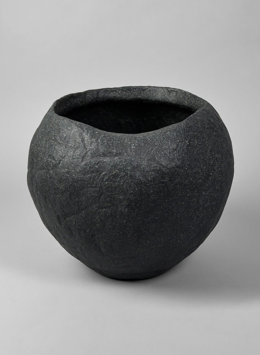 Shirak Poly-Stone Rough Black Planter Decor Jamali-garden Black 24in Tall EACH