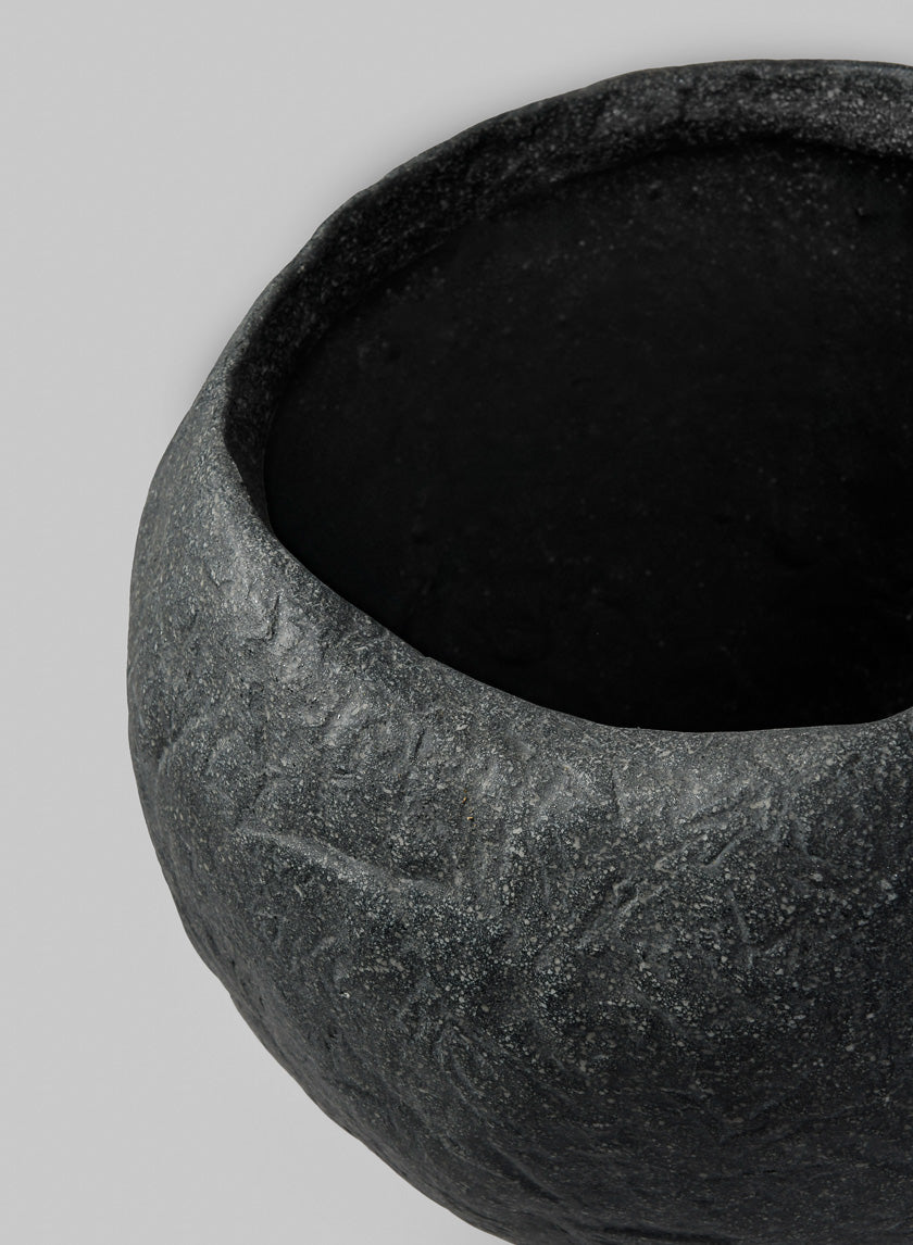 Shirak Poly-Stone Rough Black Planter Decor Jamali-garden