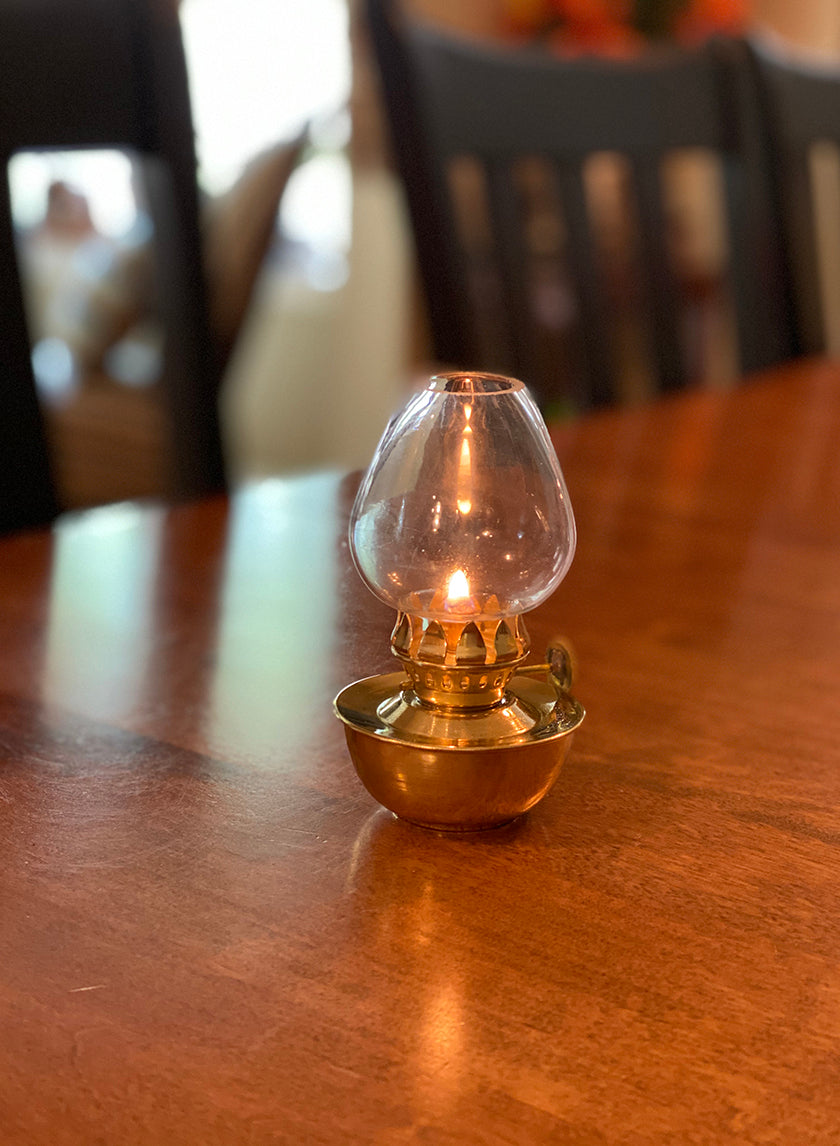4.5in Tall Heritage Brass Oil Lamp, Mini Decor Jamali-garden