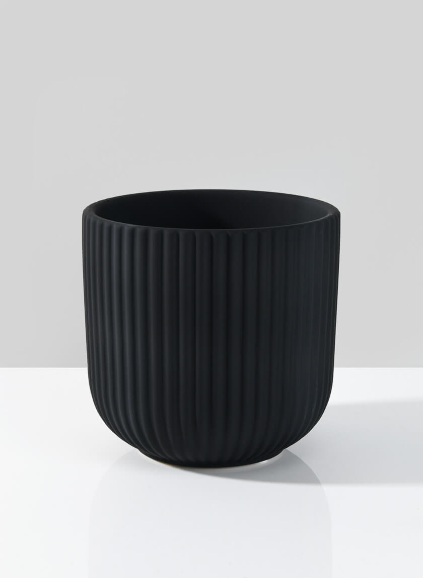 5.5in Tall Oslo Black Pot, Medium Decor Jamali-garden